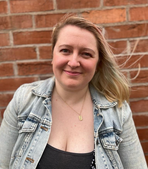 A picture of Alice Hargreaves, a white woman with blond hair wearing a jean jacket